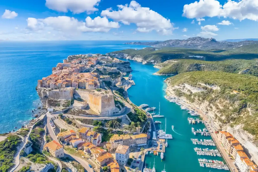 ville-de-bonifacio-et-ses-campings-vu-du-ciel