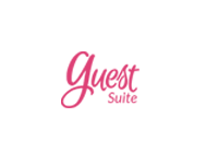 Ce logo symbolise l'hospitalité et le confort, rassurant les invités sur la qualité du service. Il invite à la découverte d'un lieu où chaque moment est conçu pour le bonheur des visiteurs, créant ainsi une expérience inoubliable.
