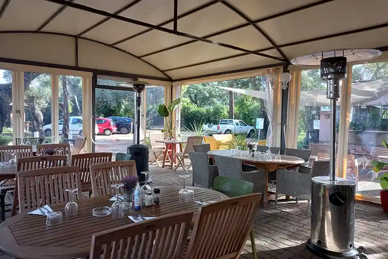 restaurant lumineux repas traditionnel corse camping u stabiacciu