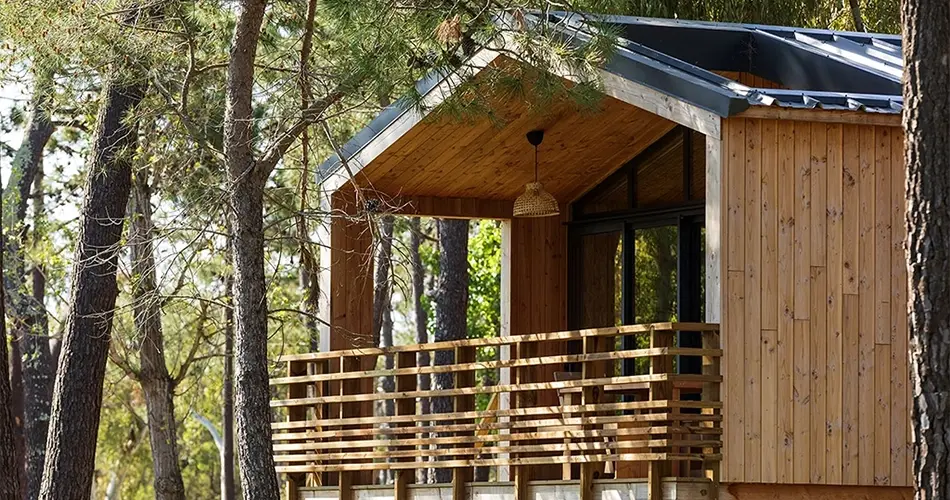 Chalets dans la pinède en bord de mer Camping Porto-Vecchio