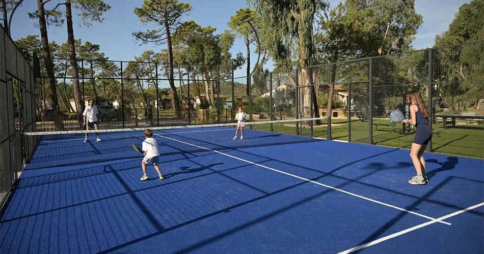 Terrain de tennis du Camping Golfo di Sogno 4 étoiles