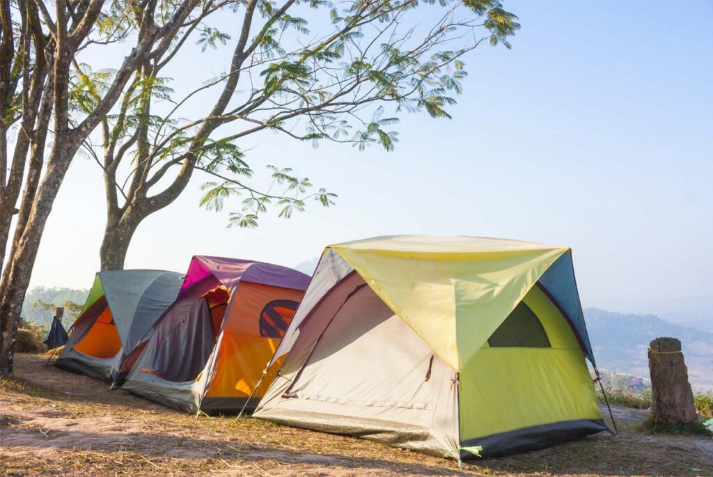 Come si prenota una piazzola per la tenda in un campeggio nella Corsica del Sud nel 2026?